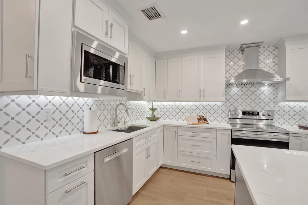 4921 Riverside Drive #606 Coral Springs, FL 33067