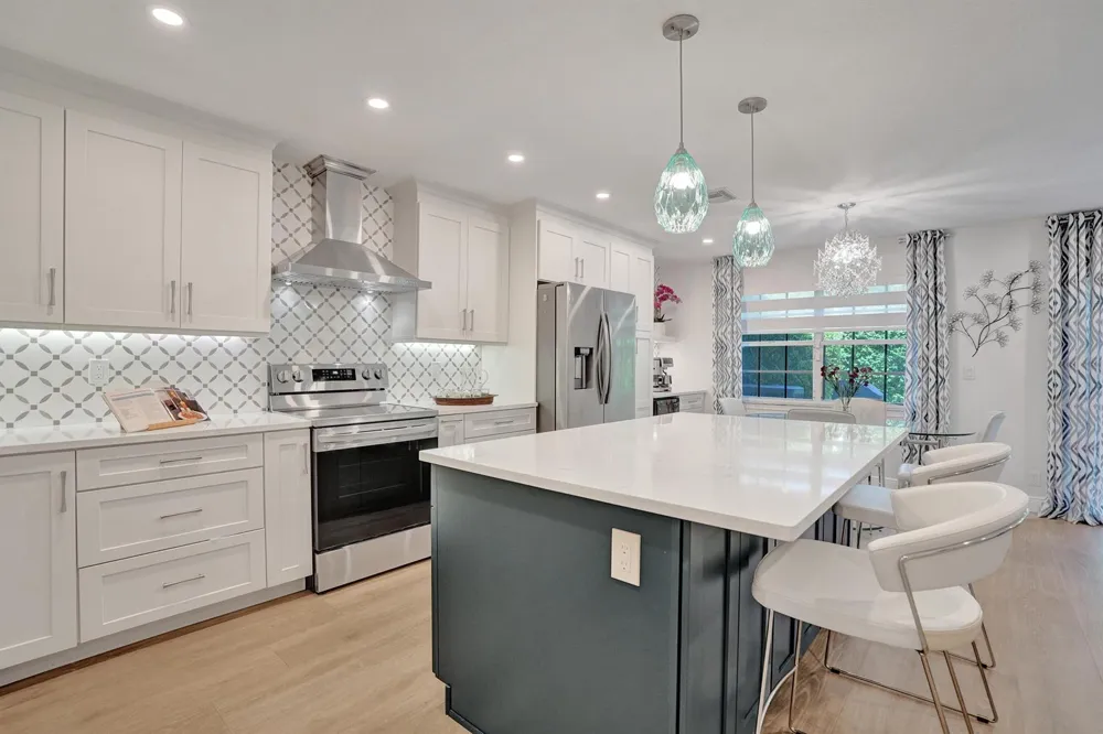 4921 Riverside Drive #606 Coral Springs, FL 33067