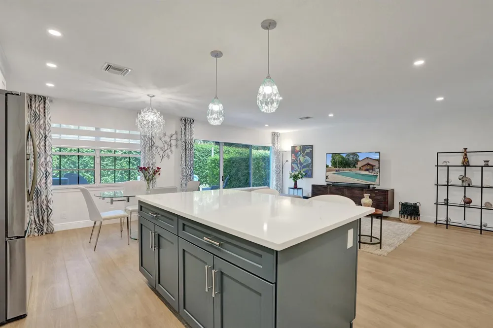 4921 Riverside Drive #606 Coral Springs, FL 33067