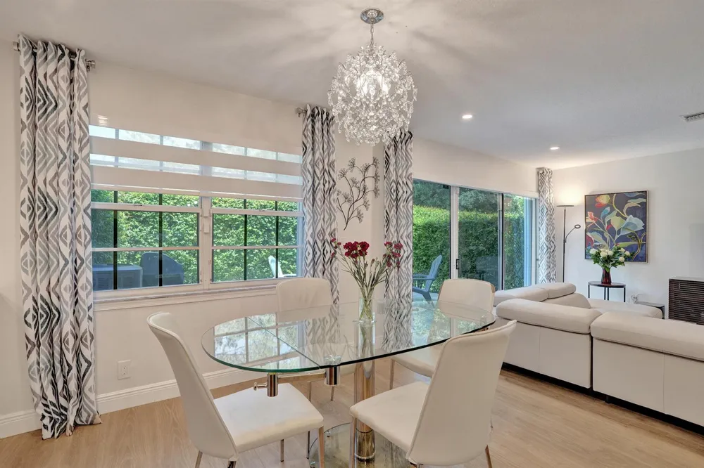 4921 Riverside Drive #606 Coral Springs, FL 33067