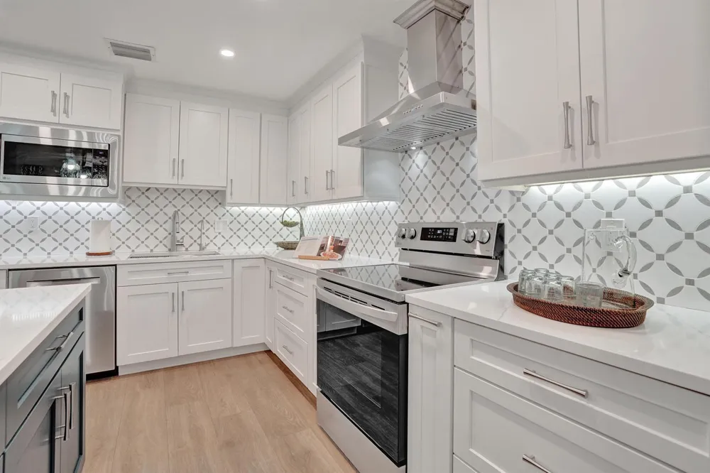 4921 Riverside Drive #606 Coral Springs, FL 33067