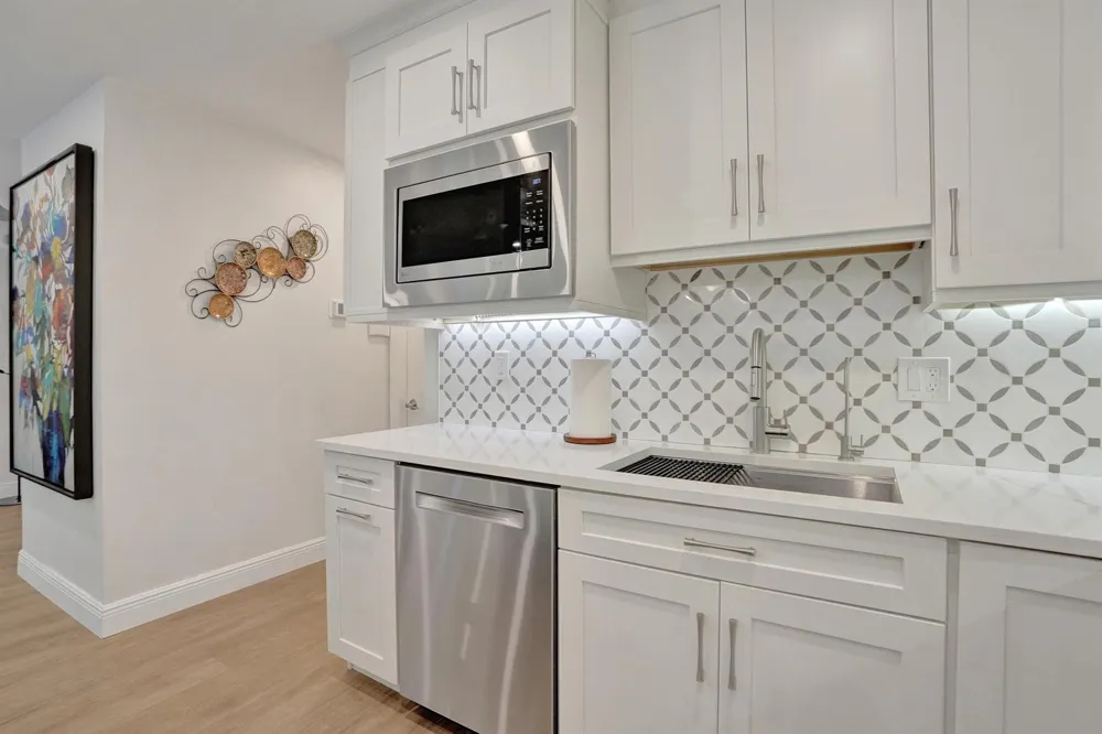 4921 Riverside Drive #606 Coral Springs, FL 33067
