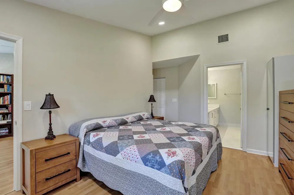 4921 Riverside Drive #606 Coral Springs, FL 33067