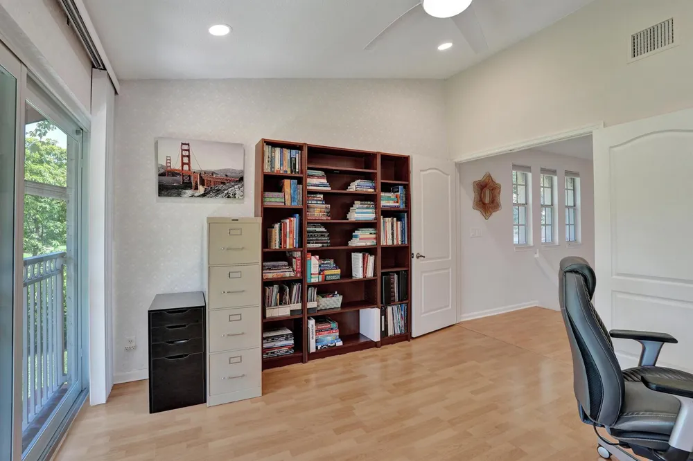4921 Riverside Drive #606 Coral Springs, FL 33067