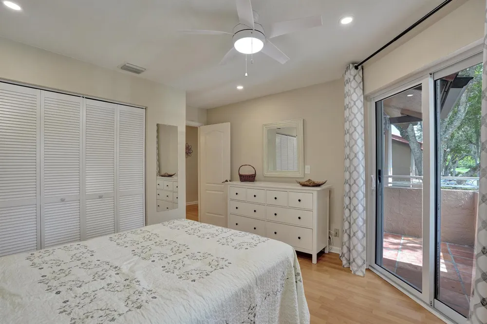4921 Riverside Drive #606 Coral Springs, FL 33067