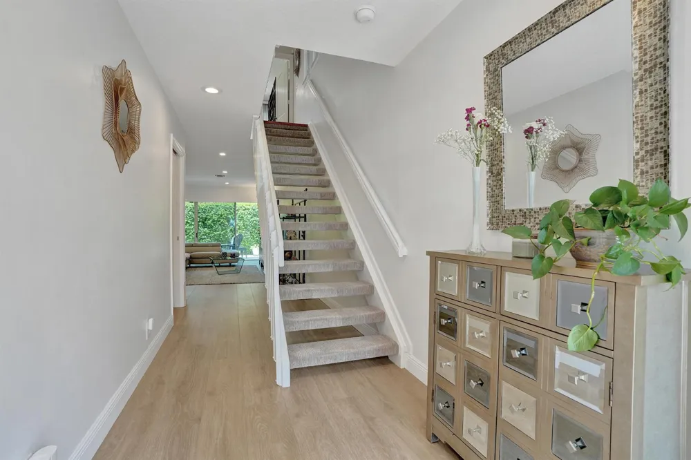 4921 Riverside Drive #606 Coral Springs, FL 33067