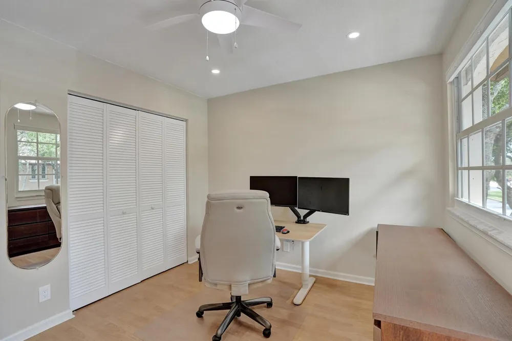4921 Riverside Drive #606 Coral Springs, FL 33067