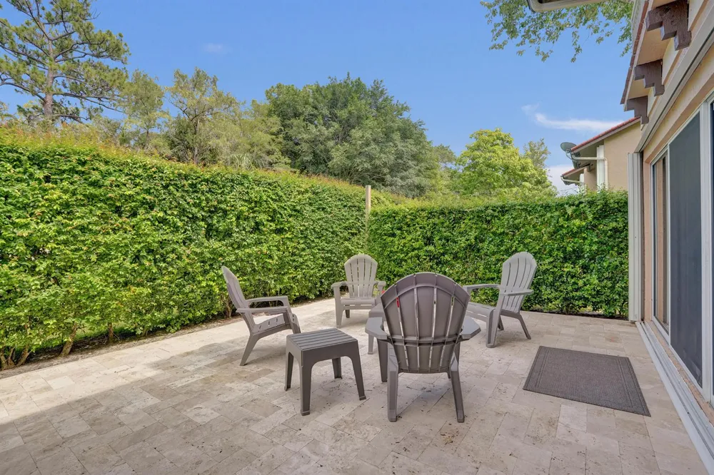 4921 Riverside Drive #606 Coral Springs, FL 33067