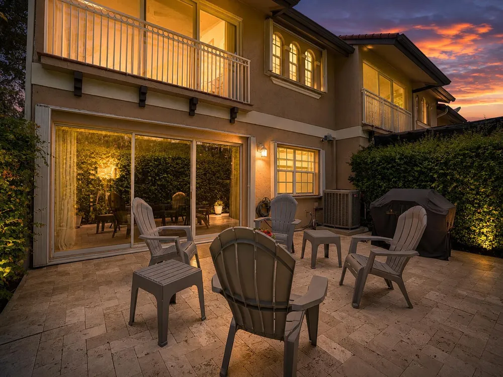 4921 Riverside Drive #606 Coral Springs, FL 33067