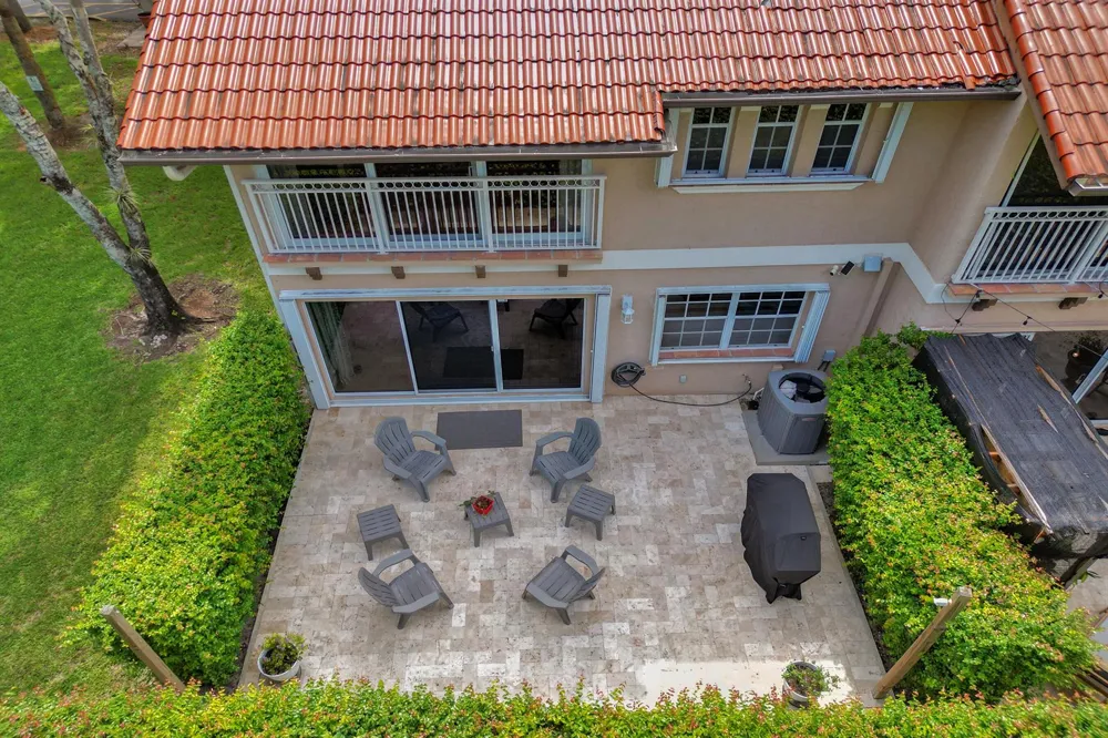 4921 Riverside Drive #606 Coral Springs, FL 33067