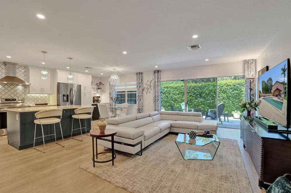 4921 Riverside Drive #606 Coral Springs, FL 33067
