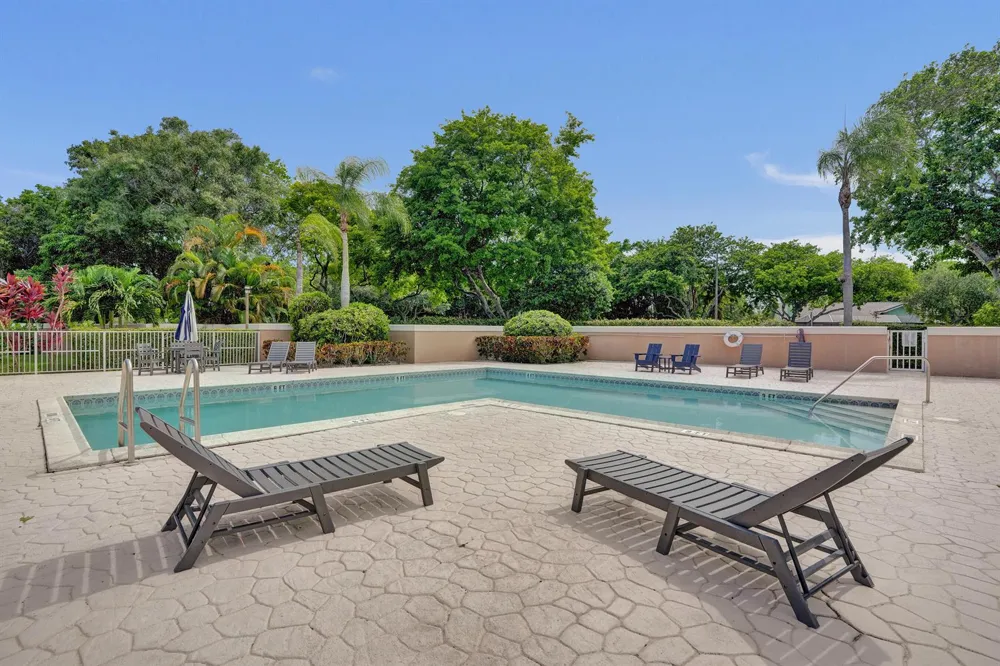 4921 Riverside Drive #606 Coral Springs, FL 33067