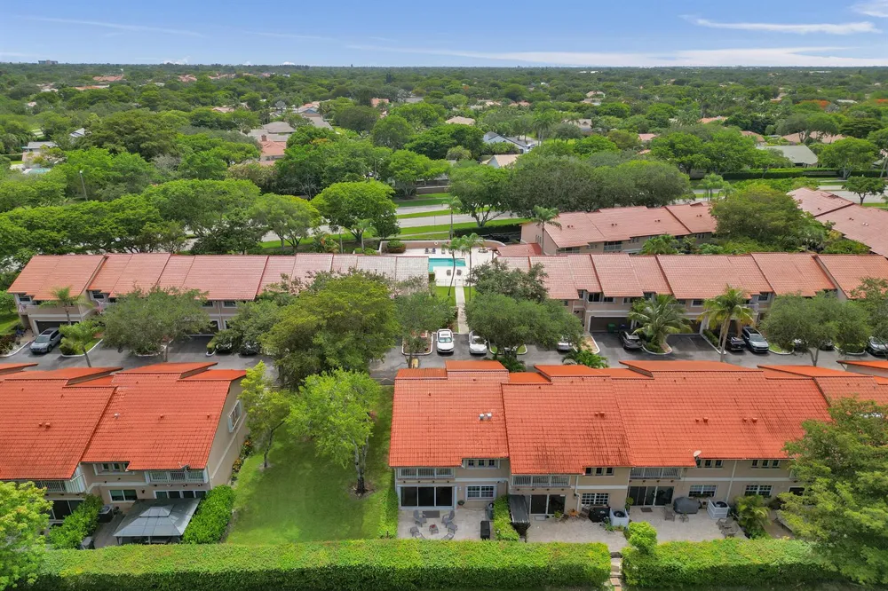 4921 Riverside Drive #606 Coral Springs, FL 33067