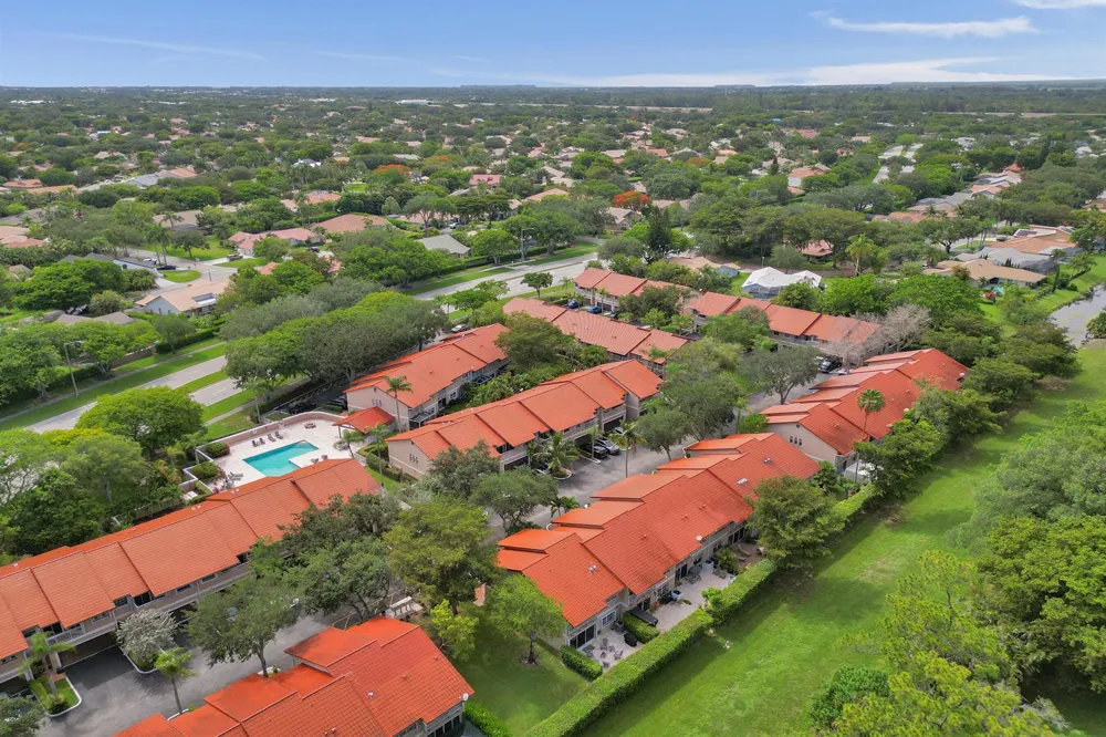 4921 Riverside Drive #606 Coral Springs, FL 33067