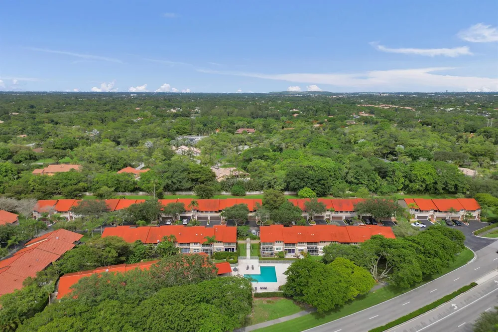 4921 Riverside Drive #606 Coral Springs, FL 33067