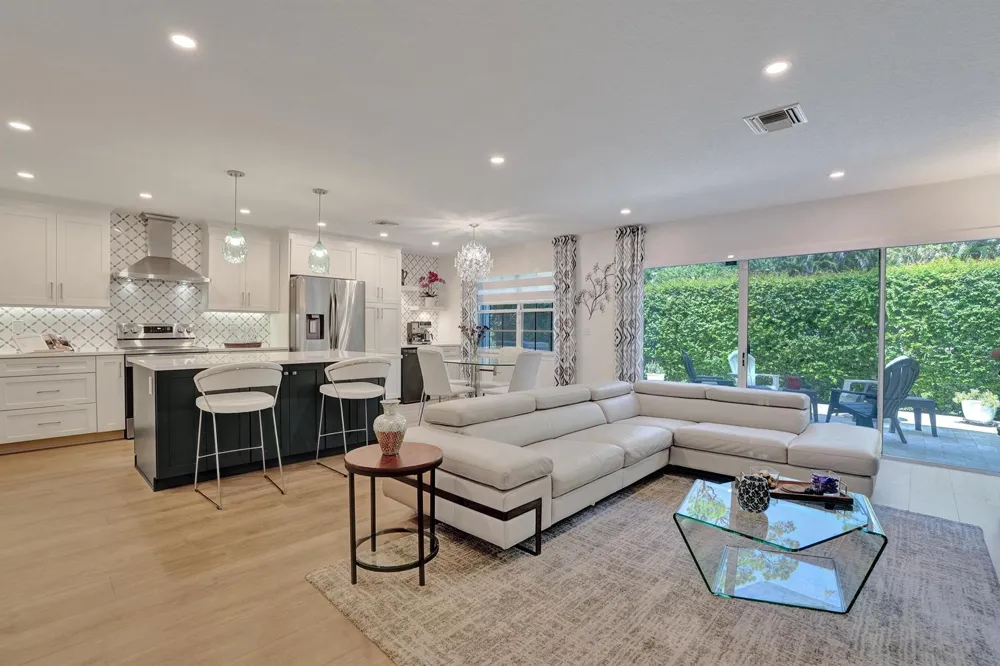 4921 Riverside Drive #606 Coral Springs, FL 33067