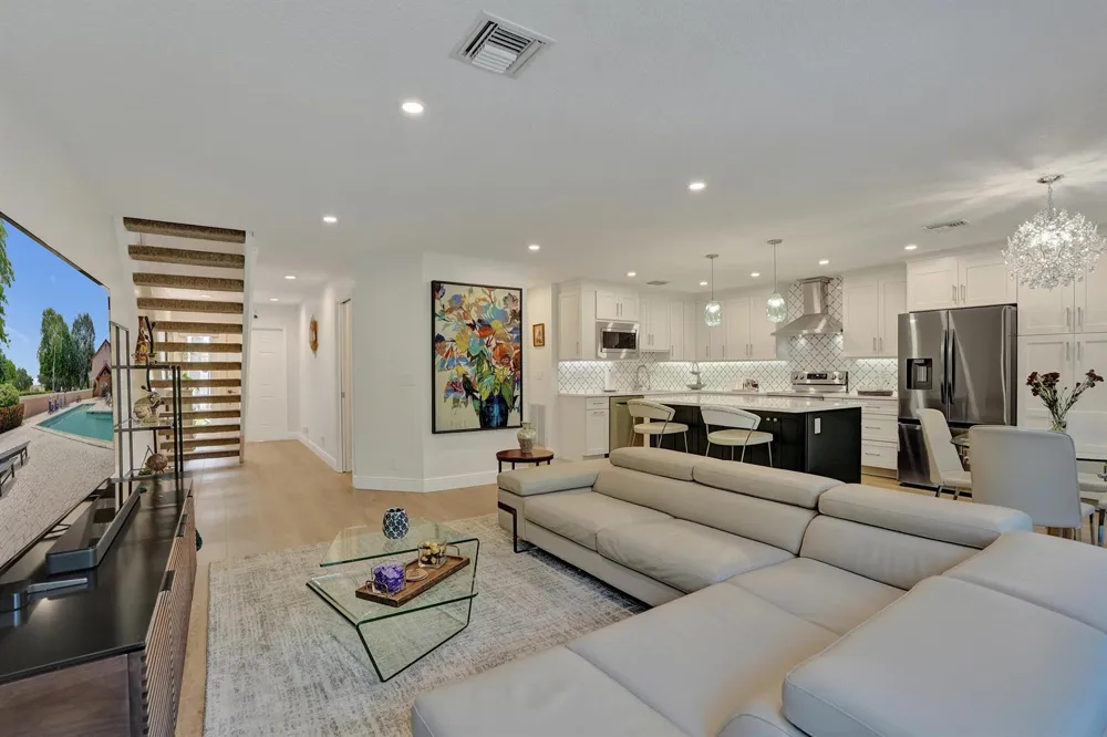 4921 Riverside Drive #606 Coral Springs, FL 33067