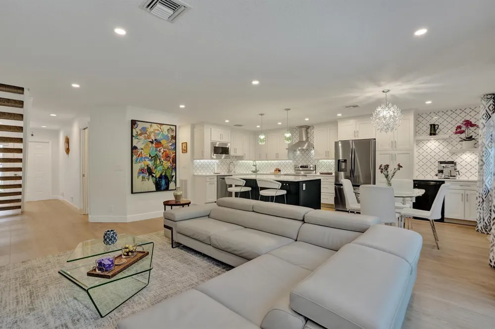 4921 Riverside Drive #606 Coral Springs, FL 33067