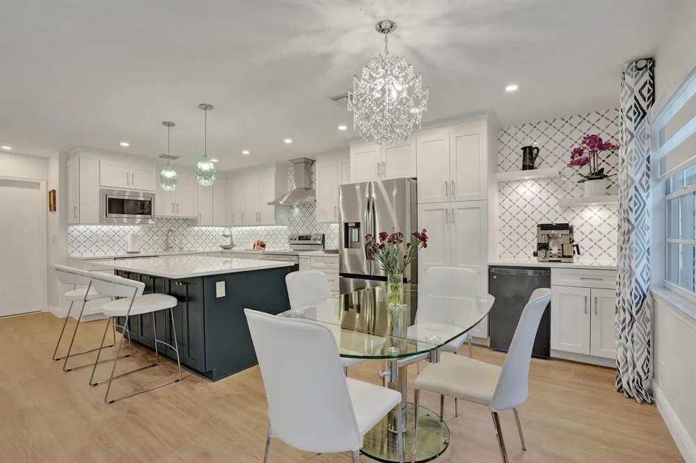 4921 Riverside Drive #606 Coral Springs, FL 33067