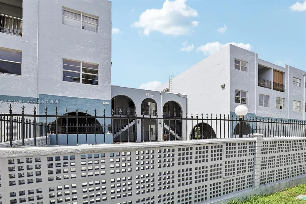 1300 W 53rd St #25 Hialeah, FL 33012