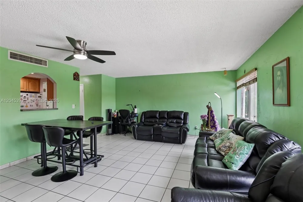 1300 W 53rd St #25 Hialeah, FL 33012