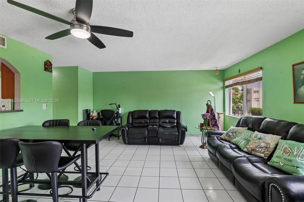 1300 W 53rd St #25 Hialeah, FL 33012