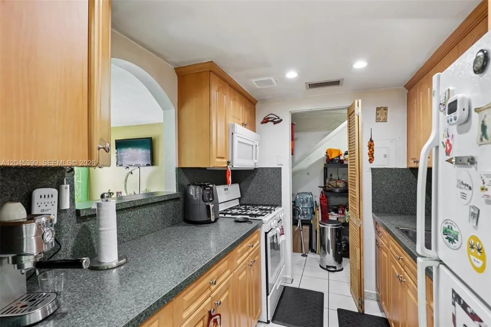 1300 W 53rd St #25 Hialeah, FL 33012