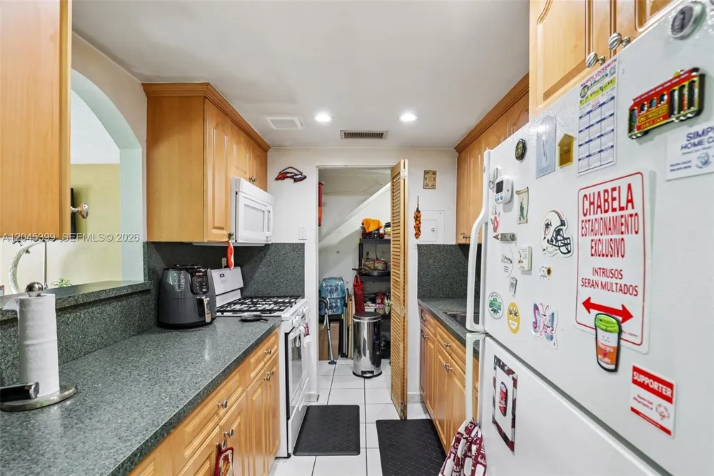 1300 W 53rd St #25 Hialeah, FL 33012