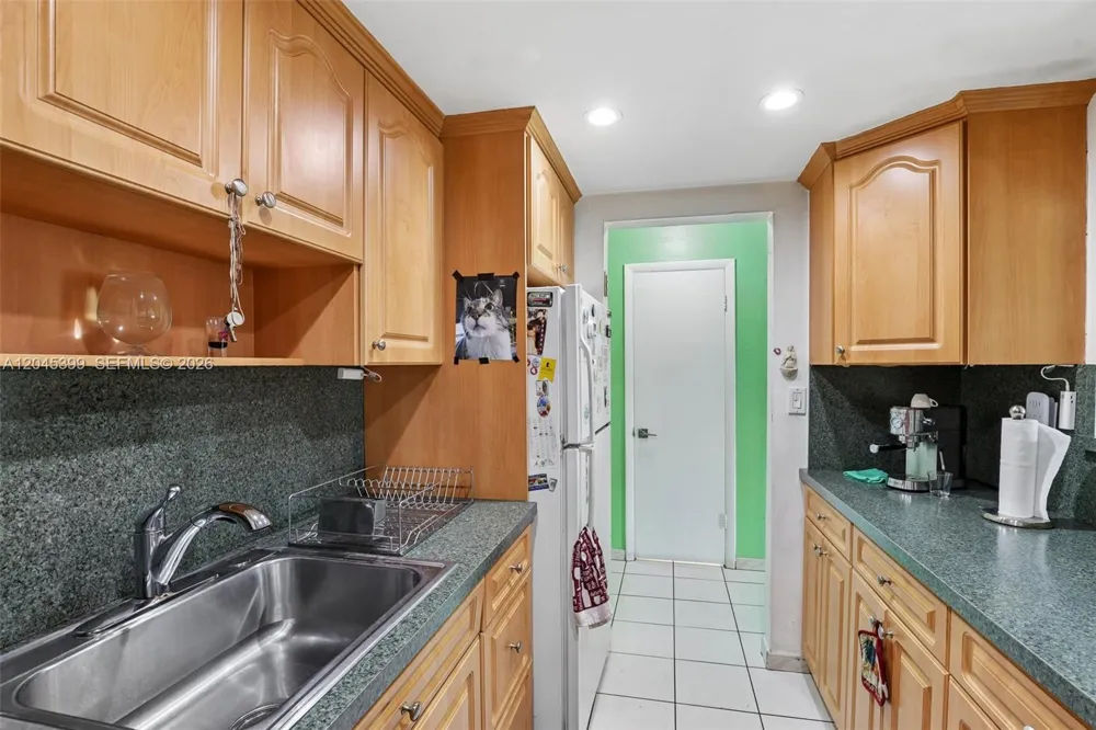 1300 W 53rd St #25 Hialeah, FL 33012