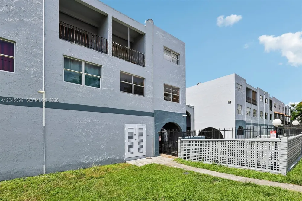 1300 W 53rd St #25 Hialeah, FL 33012