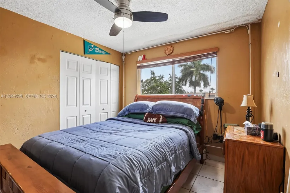 1300 W 53rd St #25 Hialeah, FL 33012
