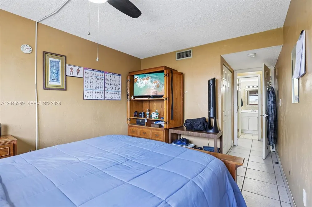 1300 W 53rd St #25 Hialeah, FL 33012