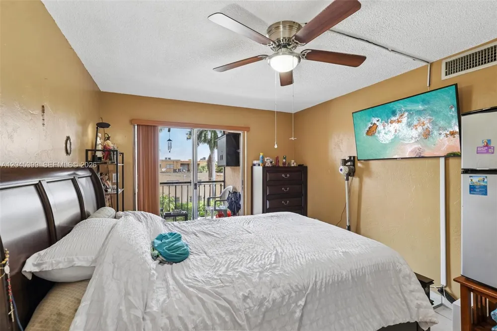 1300 W 53rd St #25 Hialeah, FL 33012