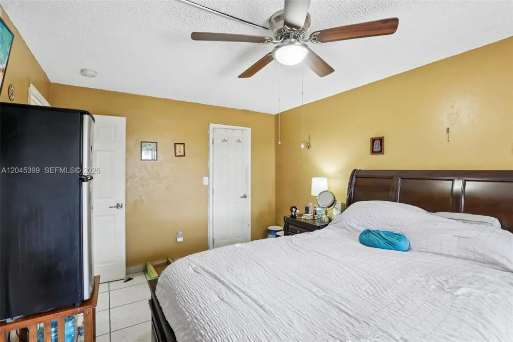 1300 W 53rd St #25 Hialeah, FL 33012
