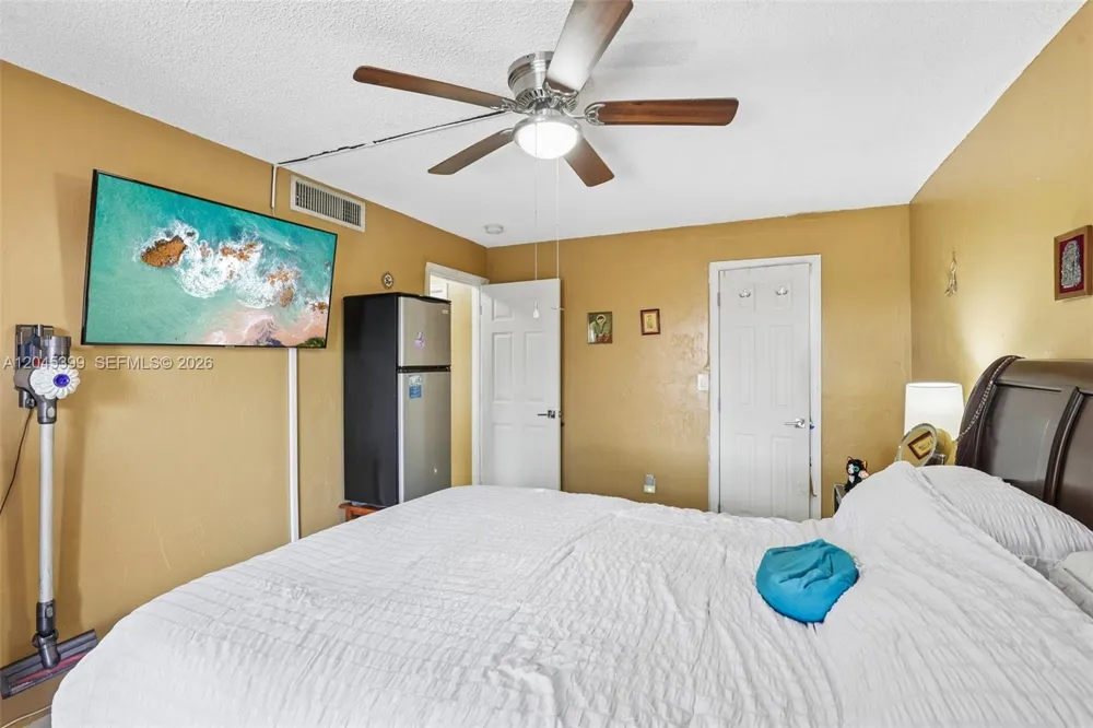 1300 W 53rd St #25 Hialeah, FL 33012