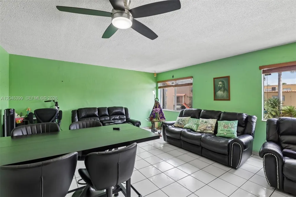 1300 W 53rd St #25 Hialeah, FL 33012