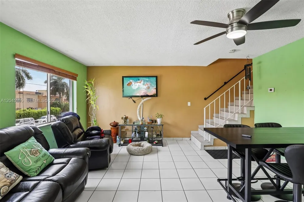 1300 W 53rd St #25 Hialeah, FL 33012