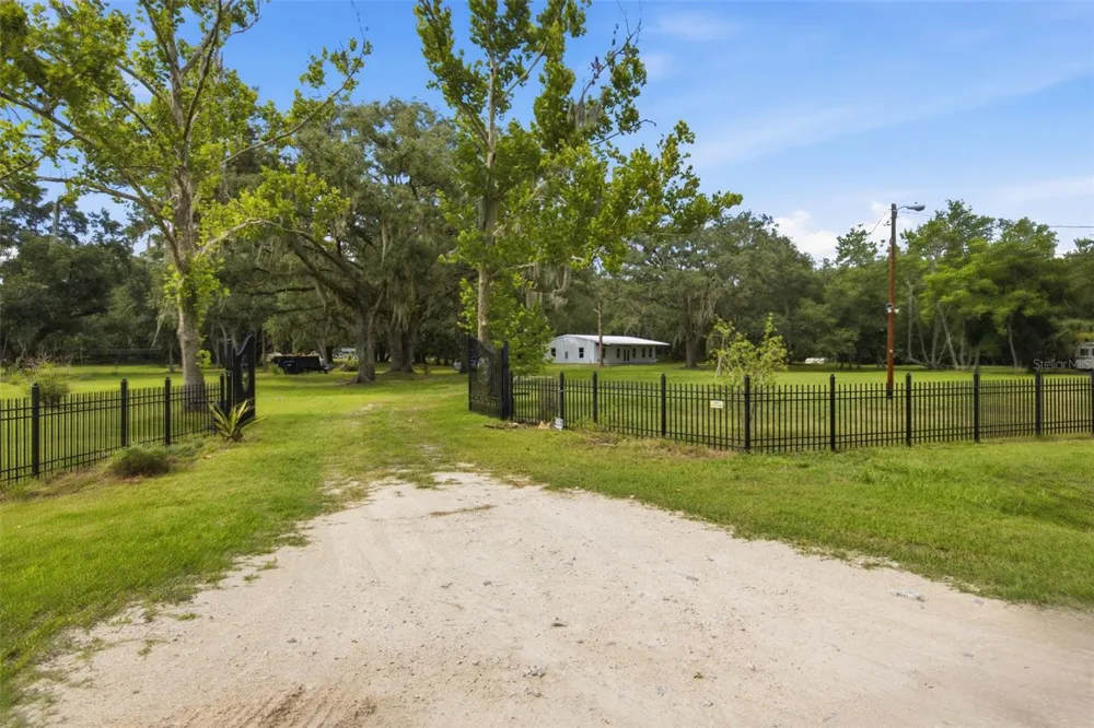 18127 CEDARHURST ROAD Orlando, FL 32820