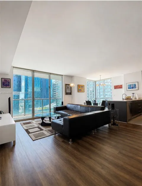 55 SE 6th St #2802