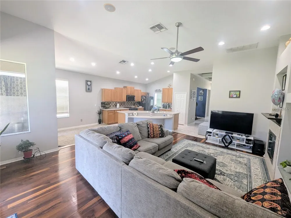 11236 BLACKSMITH DRIVE Tampa, FL 33626