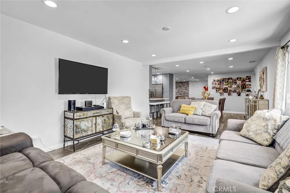 3078 Trinity Costa Mesa, CA 92626