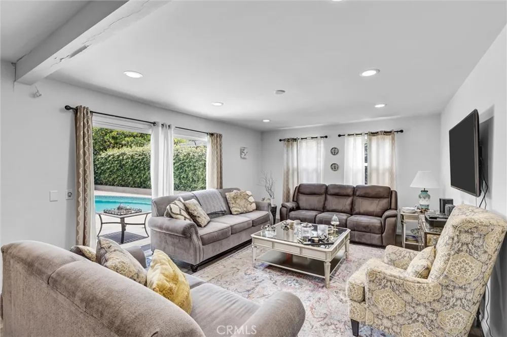 3078 Trinity Costa Mesa, CA 92626