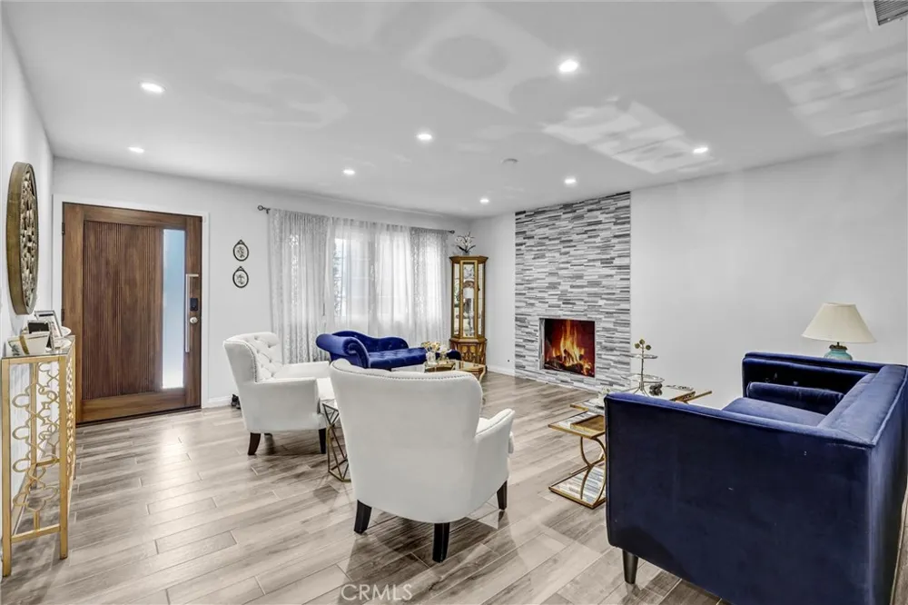 3078 Trinity Costa Mesa, CA 92626