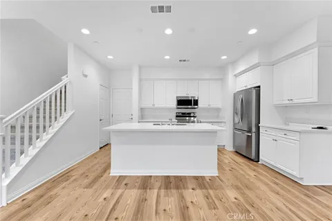 10765 Graphite St