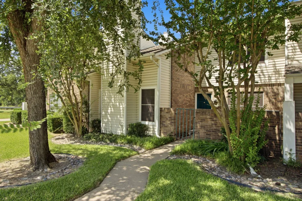 840 Creekside Drive Lewisville, TX 75067