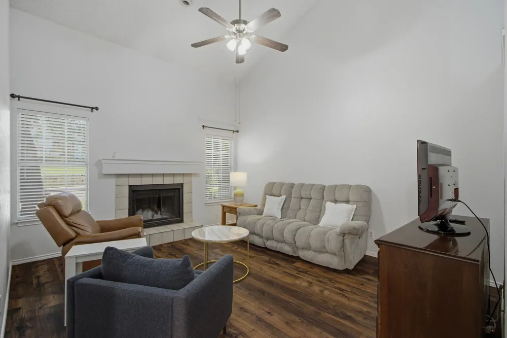 840 Creekside Drive Lewisville, TX 75067