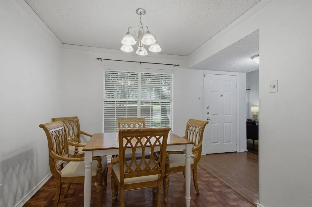 840 Creekside Drive Lewisville, TX 75067