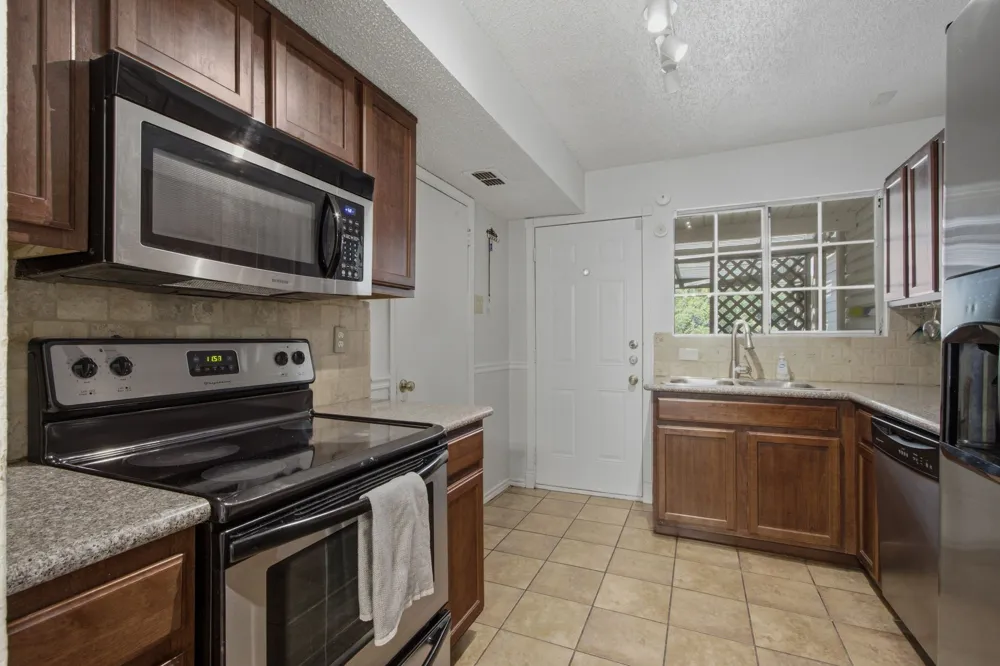 840 Creekside Drive Lewisville, TX 75067