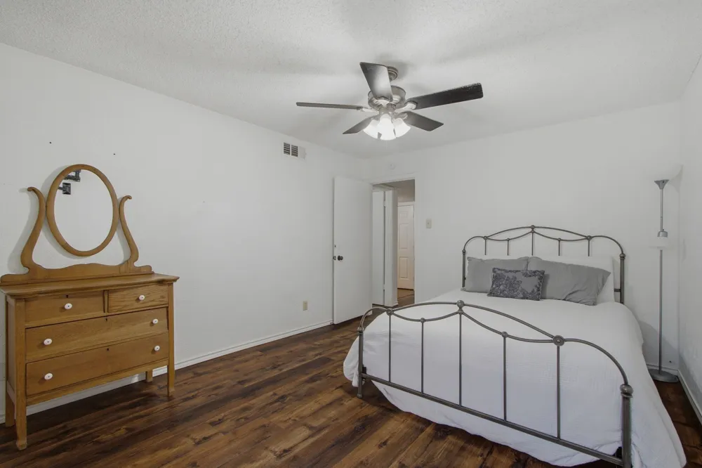 840 Creekside Drive Lewisville, TX 75067