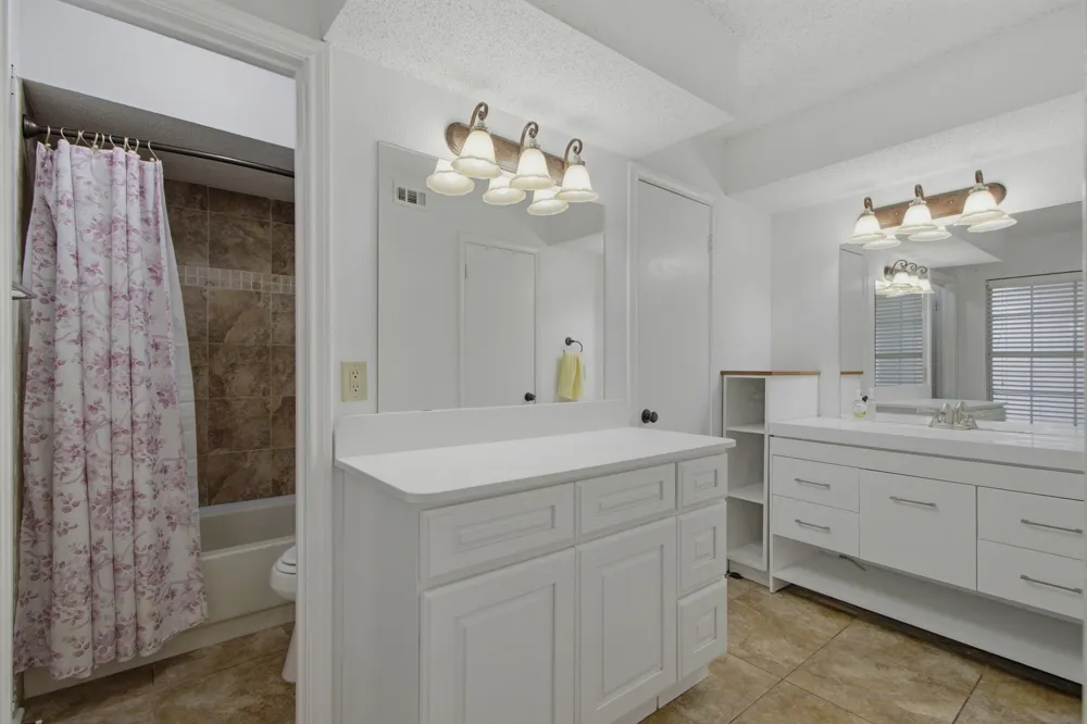 840 Creekside Drive Lewisville, TX 75067
